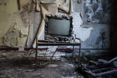 異世界に繋がる廃ホテル