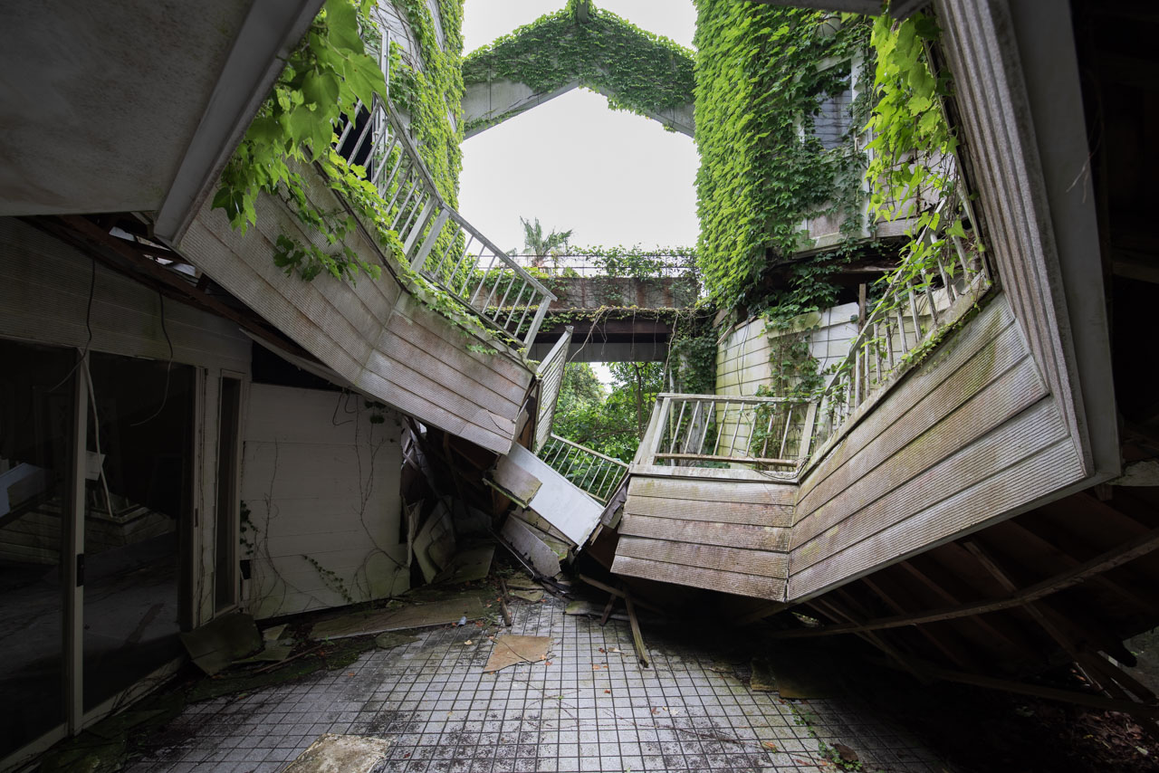 荒井注のカラオケボックス│廃景