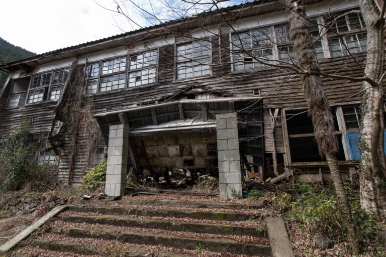 兵庫の知られざる奇才,木村二朗「無題」6号,廃墟,廃材の美学,ひとつのKU（空） 木谷小学校│廃景